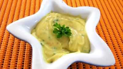 Sauces : Ramequin de mayonnaise aux 2 huiles