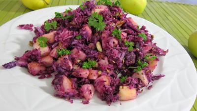 Recette Assiette de chou rouge aux pommes et crudités