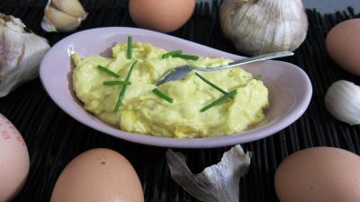 sauce pour viandes poêlées : Ramequin d'Aïoli