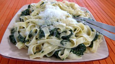 La cuisine des grand-mères : Assiette d'épinards à la crème fondante et tagliatelle
