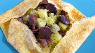 Volailles et gibiers : Assiette de crêpe farcie aux gésiers confits et pommes de terre
