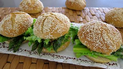 asperge : Plat d'hamburgers au cabillaud et aux asperges