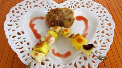 Dessert avec alcool : Assiette de pain perdu et ses brochettes à la plancha