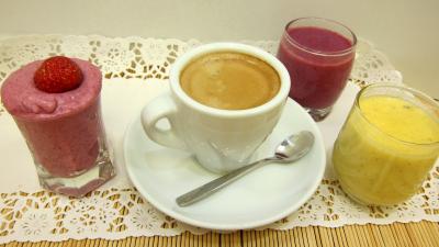 sucre en poudre : Coupes de crème glacées en café gourmand