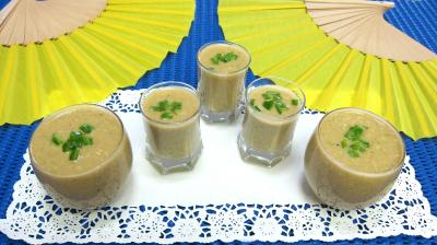 concombre : Verrines amuse-bouche ou entrée froide de gazpacho andalou aux poivrons verts