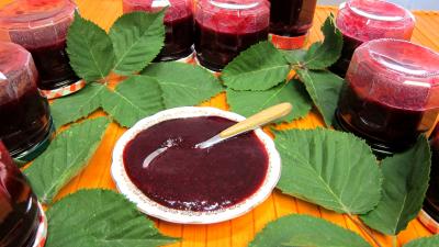 mûre : Coupelle de gelée de mûres aux noisettes
