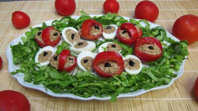 anchois à l'huile : Plat d'oeufs farcis