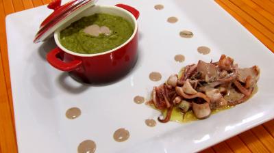 crème : Assiette de purée à l'oseille avec ses encornets