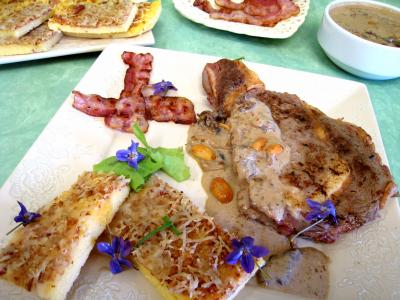 Image : recette Entrecôtes croustillantes et sa sauce aux cacahuètes