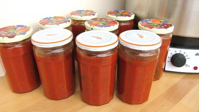 Recettes sans oeufs : Pots de conserve de sauce tomate à la bolognaise