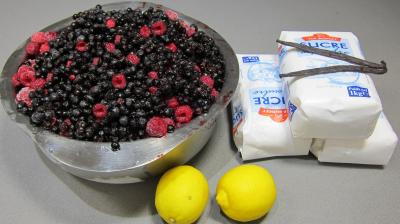 Ingrédients pour la recette : Confiture de fruits rouges