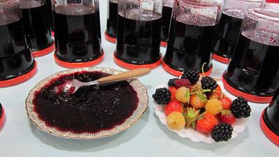 Confitures : Coupelle de confiture de fruits rouges