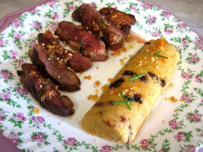 caramel : Magret au caramel et aux amandes et sa polenta aux pruneaux