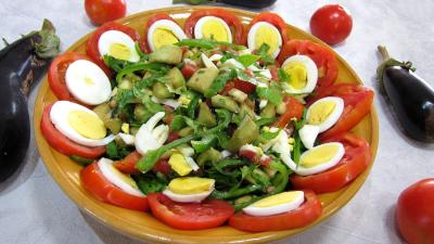salade : Saladier d'aubergines crues en salade
