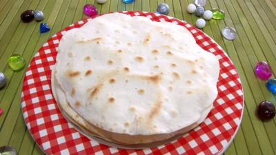 fête du pain : Assiette de tortillas de blé ou galette mexicaine