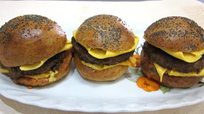 Image : Plat de cheeseburgers
