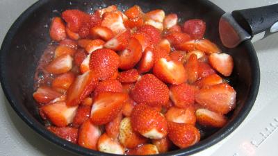 Pain perdu aux fraises et aux pignons - 8.4