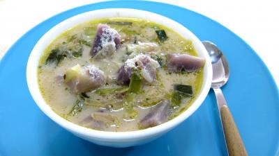 Cuisine diététique : Bol de soupe vitelottes et poireaux