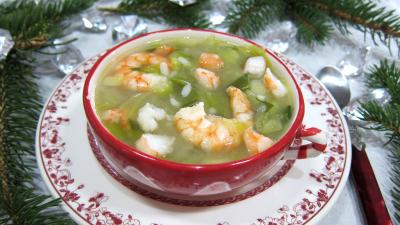 entrée à base de coquillages et crustacés : Bol de soupe de riz aux gambas et ognasses