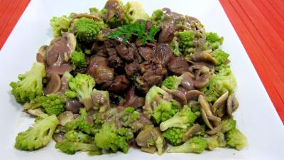 plat complet : Assiette de coeurs de carnard, légumes et sauce béchamel au vin rouge