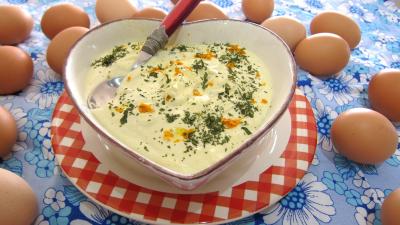 Mandarine : Ramequin de sauce mayonnaise à la fourme d'ambert