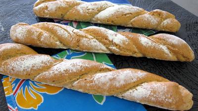 pains variés : Pain tordu à la farine d'orge