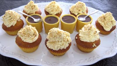 huile d'arachide : Plat de cupcakes aux noix de cajou et chocolat