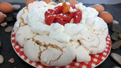 blanc d'oeuf : Assiette de pavlova aux fraises