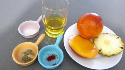 Ingrédients pour la recette : Sauce vinaigrette à la mangue 