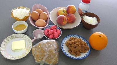 Ingrédients pour la recette : Tarte aux pêches aux pralines roses