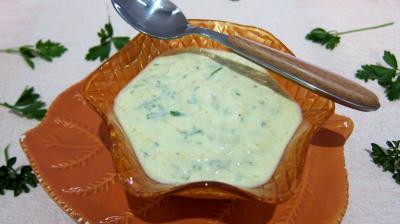 sauce pour crudités : Ramequin de sauce à l'ail minceur