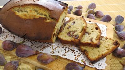 Desserts : Plat de cake aux figues en tranches