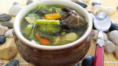 huile d'arachide : Bol de soupe minceur de batavia et légumes