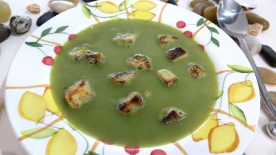 Recettes sans oeufs : Assiette de soupe de pois chiches à la provençale