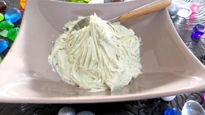 Fromages : Bol de beurre de roquefort