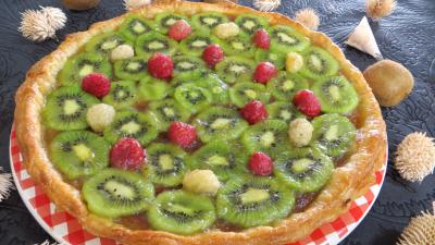 Image : Assiette de tarte à la noix de coco et aux kiwis