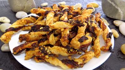 pique nique : Assiette de sacristains aux anchois et abricots secs