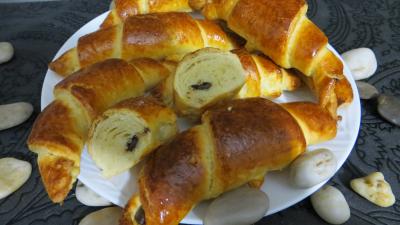 Desserts : Croissants variés et chocolat