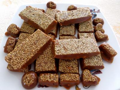 Desserts : Assiette de caramels aux cacahuètes