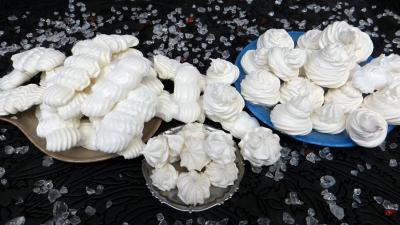 blanc d'oeuf : Assiettes de meringue Suisse ou Espagnike