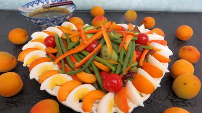 Entrées & salades : Assiette de salade d'été aux abricots