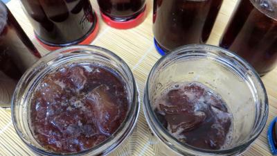 Confitures : bocaux de confiture de restes de sangria aux prunes