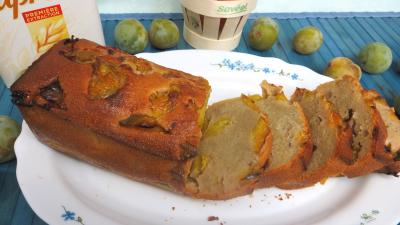 Anniversaire : Assiette de cake aux reine-claude et sangria