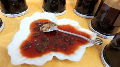 petit déjeuner : Coupelle de gelée de raisins à la rhubarbe