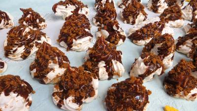Anniversaire : Meringues à l'espagnole glacées au chocolat