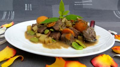 Volailles et gibiers : Blanquette de cerf aux nèfles