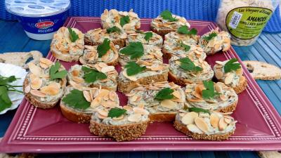 Entrées froides : Canapés à la fourme d'Ambert