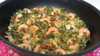 plat complet : Sauteuse de salade cuite aux crevettes