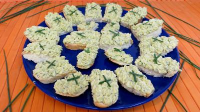 Amuse-bouche : Assiette de canapés façon Helvetia