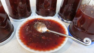 La cuisine des grand-mères : Coupelle de confiture de pastèque et de fruits congelés